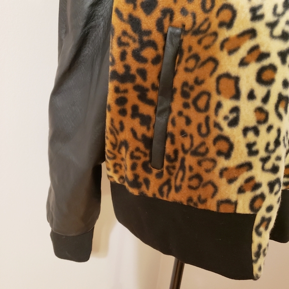 FUZZY LEOPARD BOMBER JACKET - Picture 5 of 8